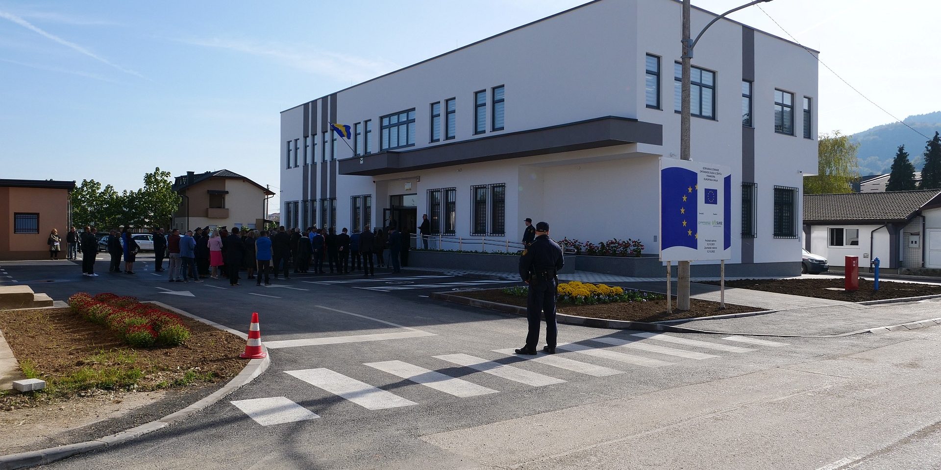 DEAF3A22-4FCA-4BA5-8C92-59F22C7A10AF