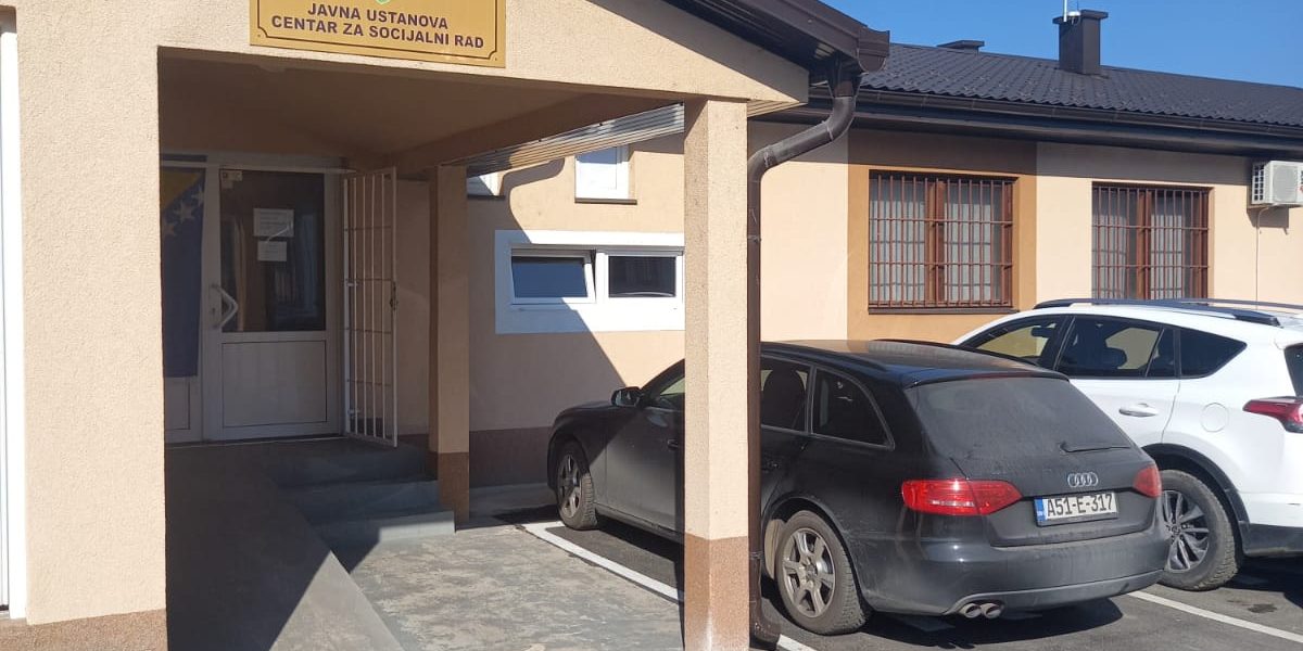 3CC79C3B-FA58-4D5D-BB97-FC119F9EAA65