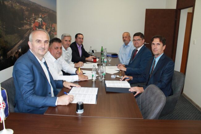 Potpisivanje ugovora FMPU (2)