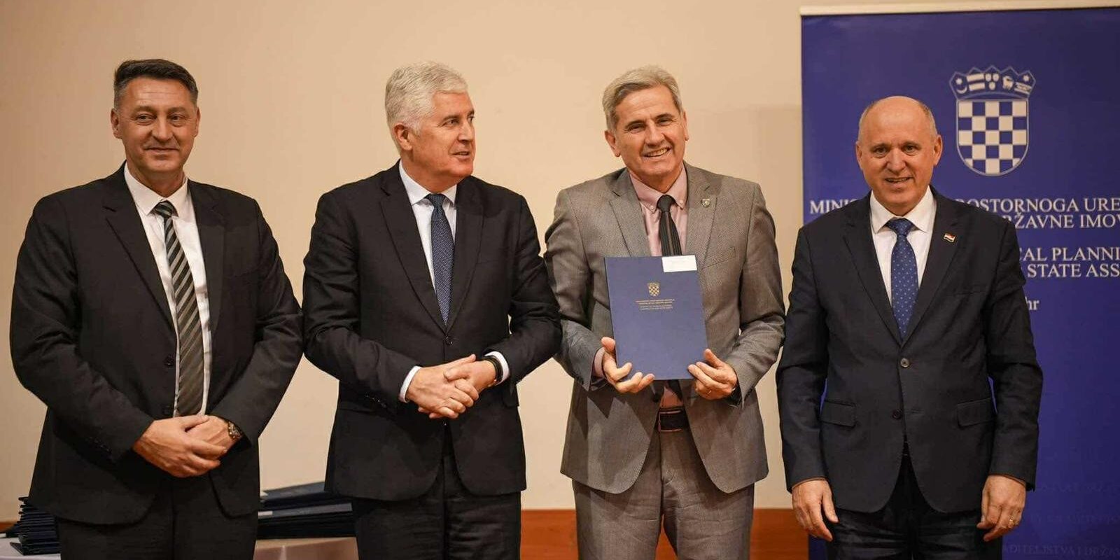 IMG-41c36baa9f9b57783efb36d4133144c0-V